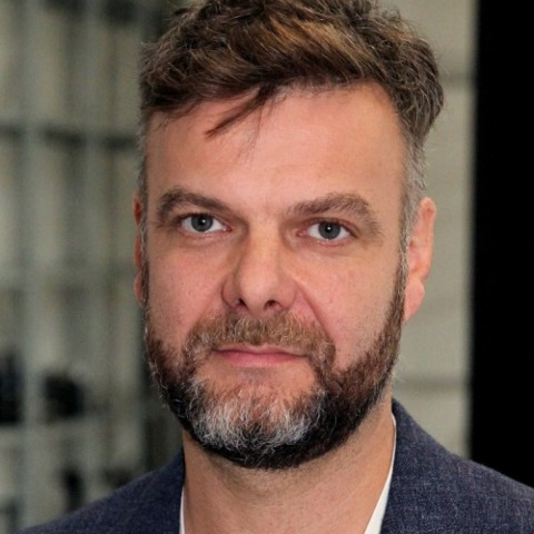 Julian Kamphausen with brown hair and full beard