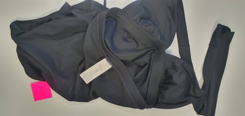 B6_Schwarzer Badeanzug „BODEN“