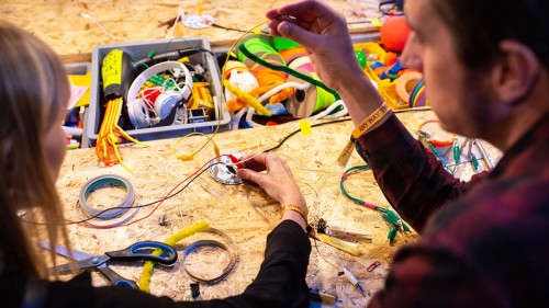 Teilnehmer*innen am Makerspace auf der #rp22.