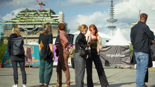 Das Heiligengeistfeld in Hamburg mit re:publica-Banner