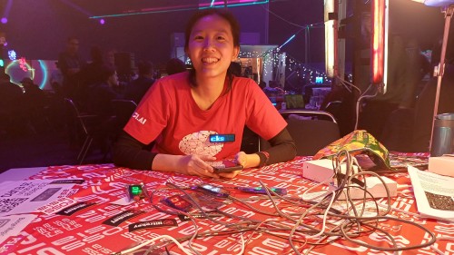 FOSSASIA Pocket Science Lab und LED Badge Magic