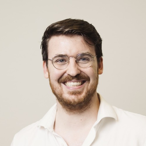 Ein Portrait von Maximilian Kühn.