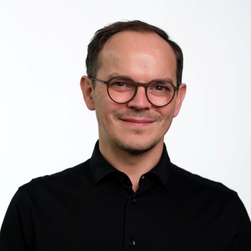 Das Bild zeigt ein Portraitfoto von Martin Gibson-Kunze