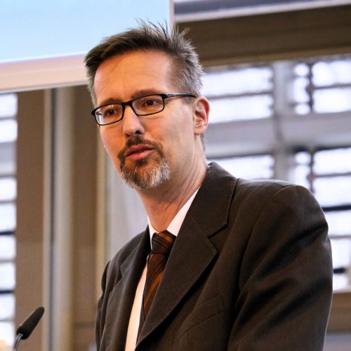 Moderator Mathias Polak