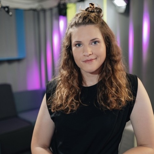 Profilbild von Lisa Bertram im Radiostudio von 1LIVE