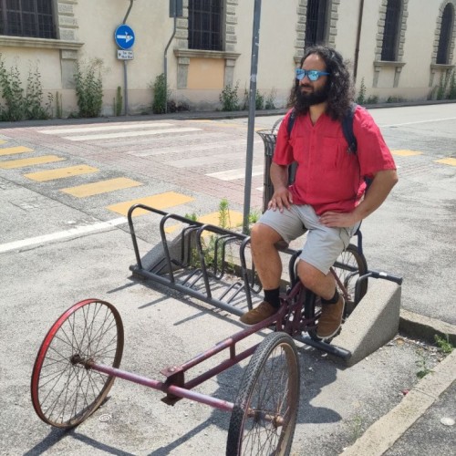 Karim aufm Fahrrad