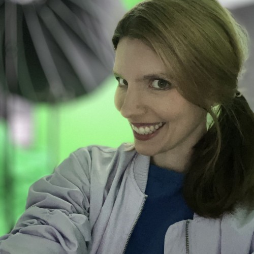 Moderatorin Lisa Altmeier im Studio