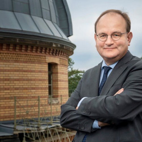 Hier ist ein Foto von Klimaökonom Ottmar Edenhofer zu sehen.