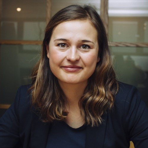 Portrait Franka Mai in dunklem Blazer