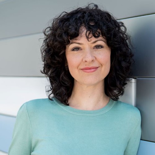 Das Foto zeigt Sara Maria Manzo, die Co-Leiterin des Innovationslabors von ARD-aktuell