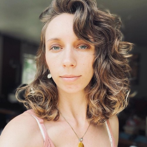 Profilbild von Sophie-Helén Franz. Sophie guckt direkt in die Kamera. 