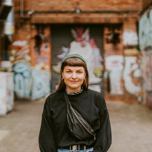 ein Foto von Susanne Siegert in urbaner Umgebung 