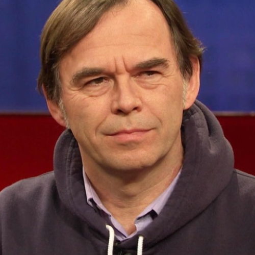 Portrait von Hermann-Josef Tenhagen im dunklen Hoodie
