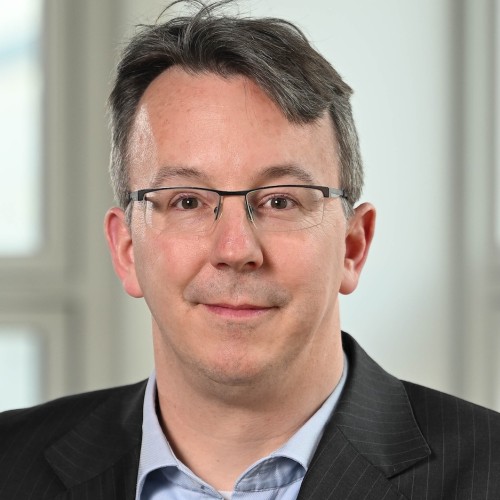 Peter Schink, seriös im Jackett