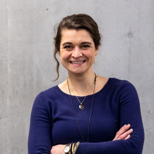 Lachende Frau im Portrait